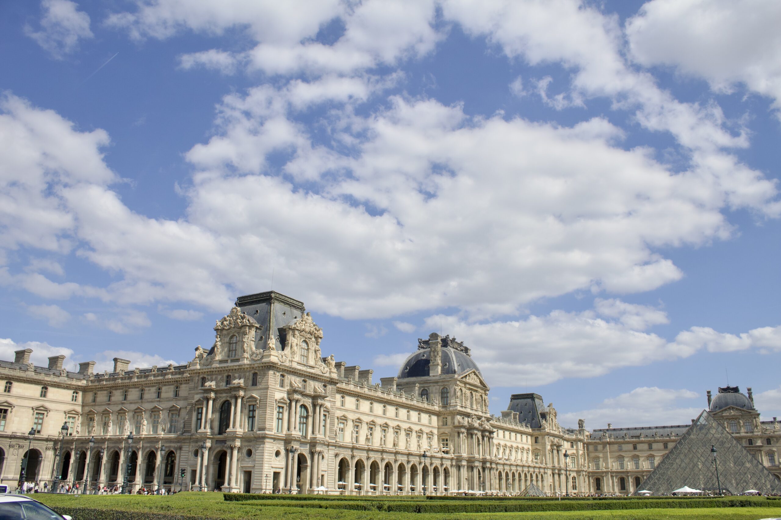 Whta makes Paris notoriously famous
