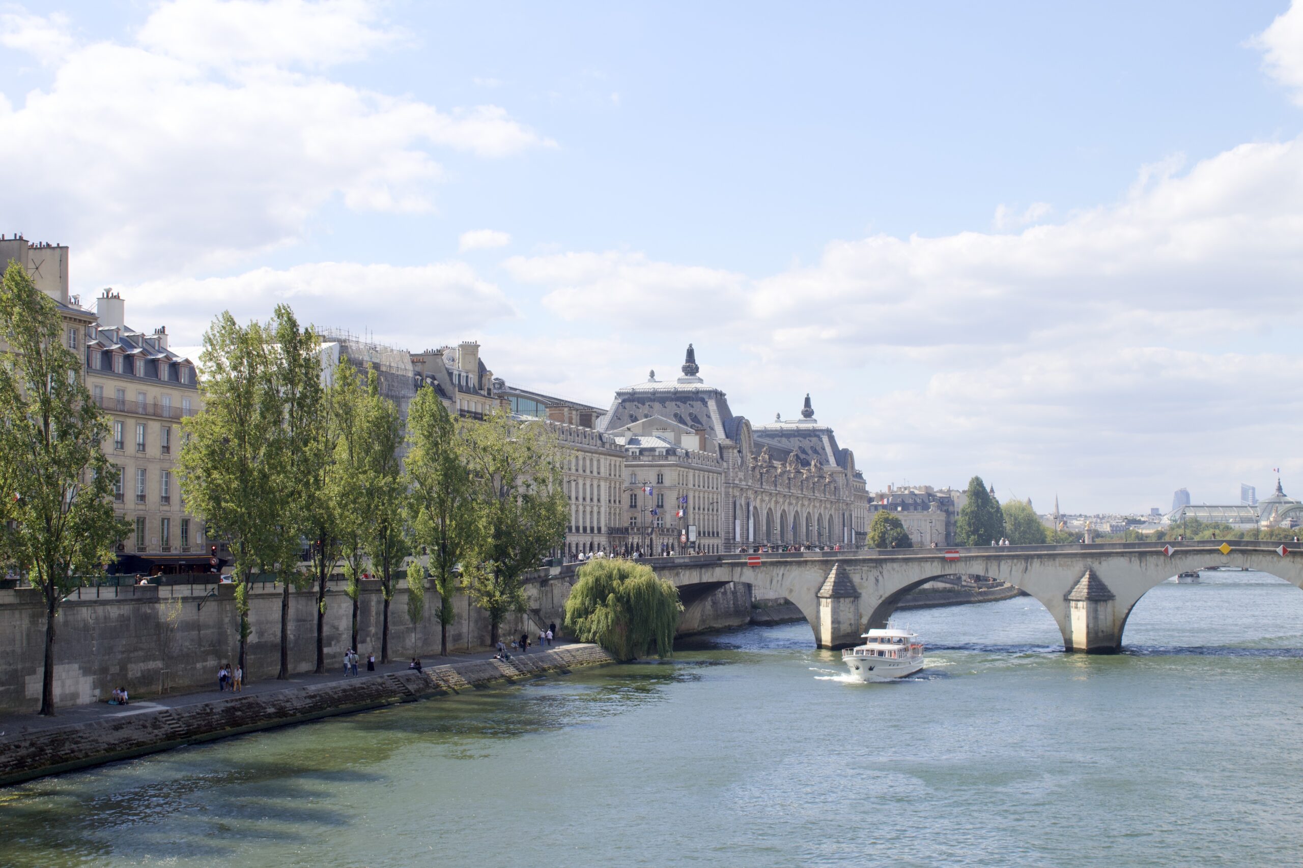 Whta makes Paris notoriously famous
