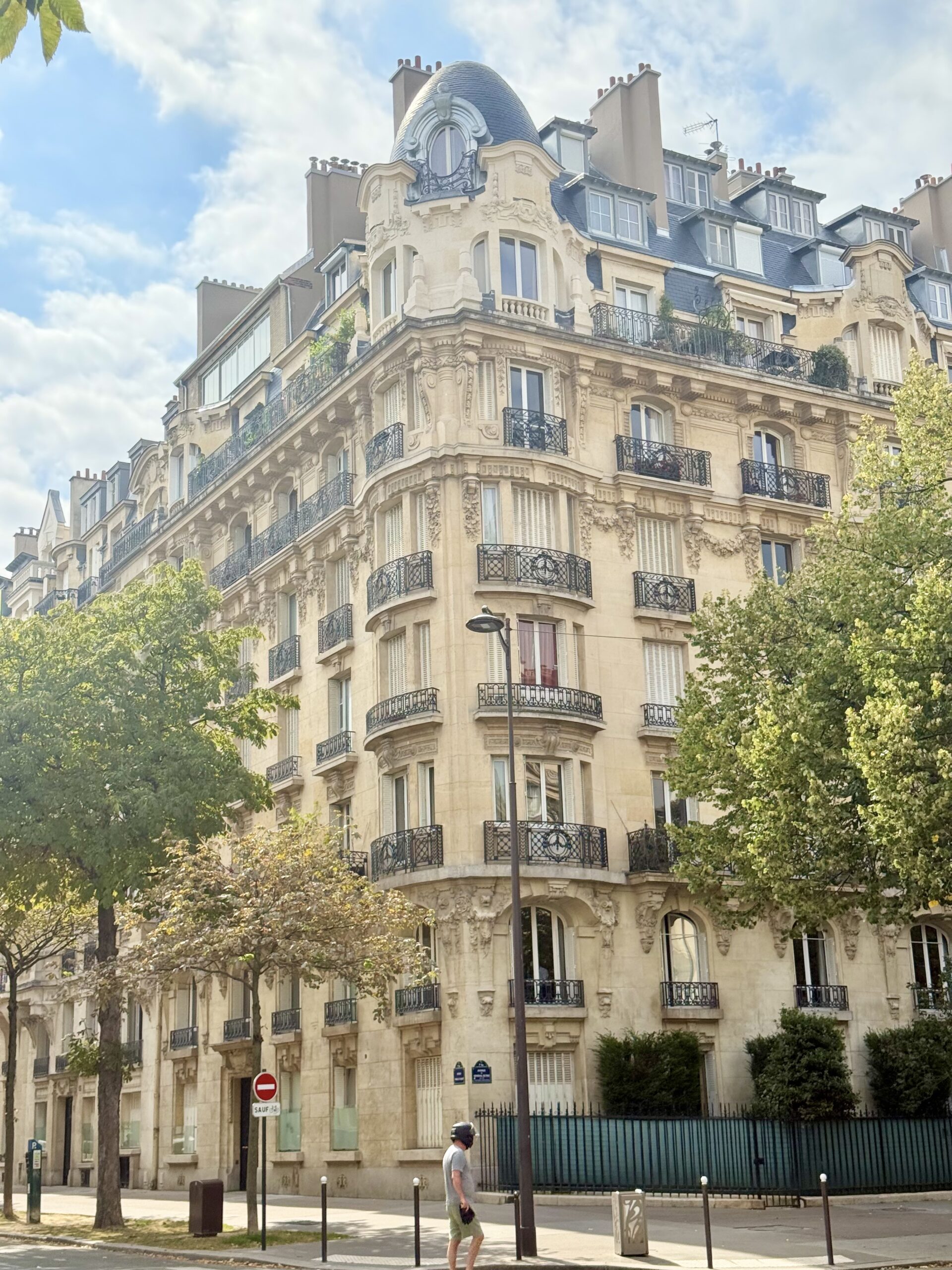Whta makes Paris notoriously famous